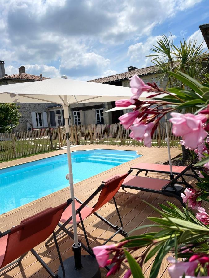 Hotel Le Logis du Médoc Saint-Yzans-de-Médoc Exterior foto