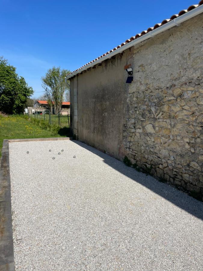 Hotel Le Logis du Médoc Saint-Yzans-de-Médoc Exterior foto